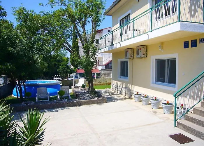 Family Friendly With A Swimming Pool Jadranovo, Crikvenica - 13593 アパート