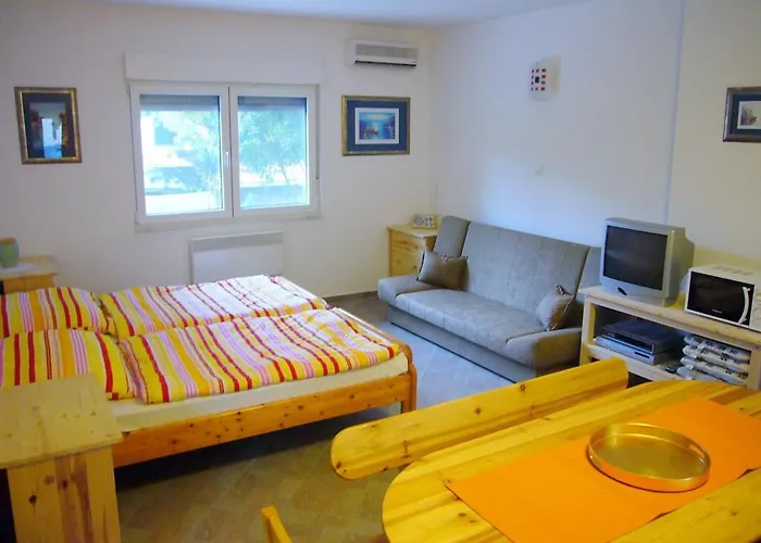 Family Friendly With A Swimming Pool Jadranovo, Crikvenica - 13593 アパート *