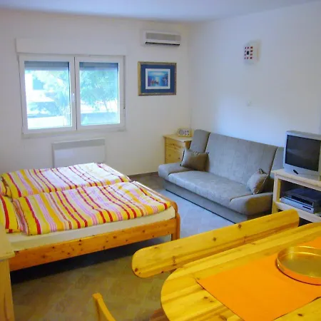 Family Friendly With A Swimming Pool Jadranovo, Crikvenica - 13593 アパート *