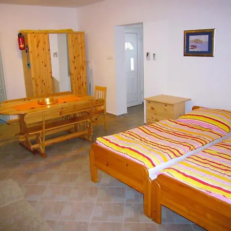 Family Friendly With A Swimming Pool Jadranovo, Crikvenica - 13593 יאדראנובו