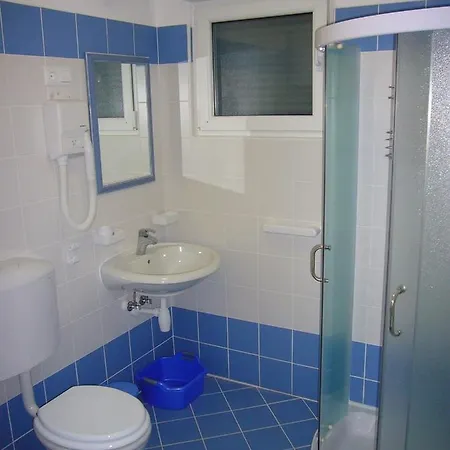 Family Friendly With A Swimming Pool Jadranovo, Crikvenica - 13593 דירה